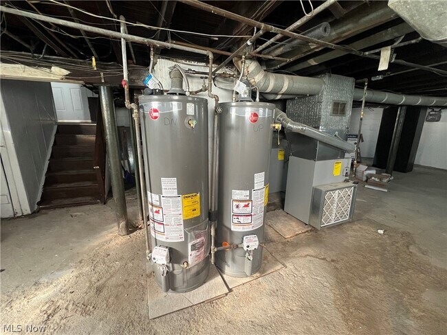 Building Photo - 14210 Kingsford Ave