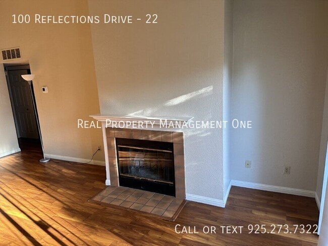 Building Photo - 100 Reflections Dr