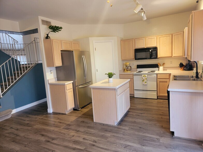 Kitchen - 8697 S Desert Rainbow Dr