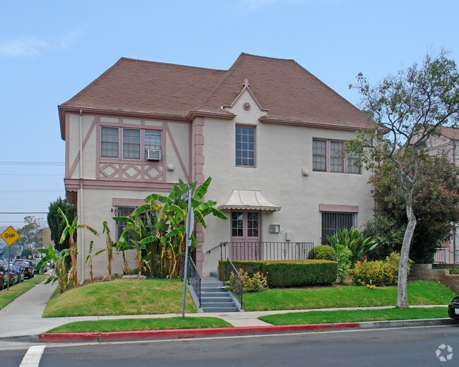 Building Photo - 8261 Blackburn Ave