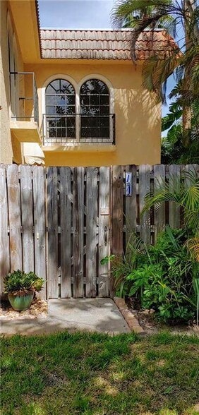 Private Patio Entrance - 1001 Royal Palm Blvd