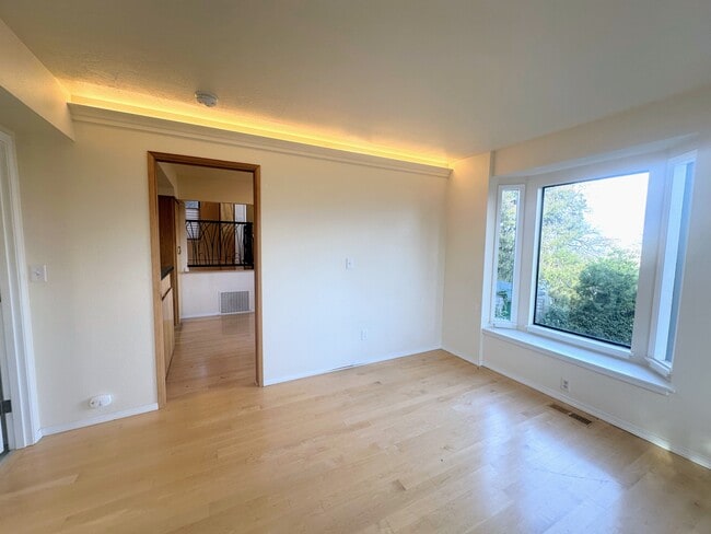 Building Photo - 339 Ravenwood Pl