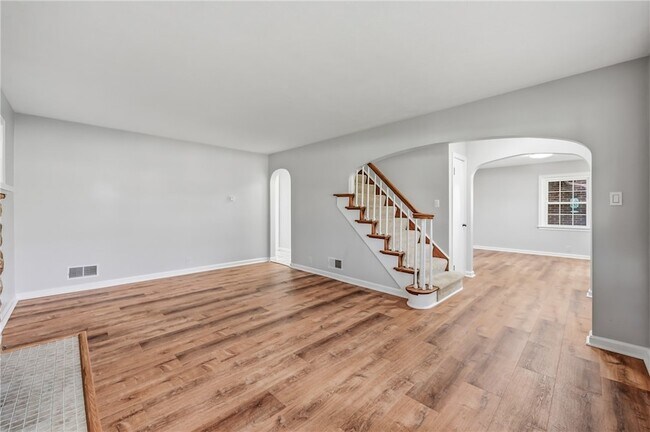 Building Photo - 1060 S Hermitage Rd