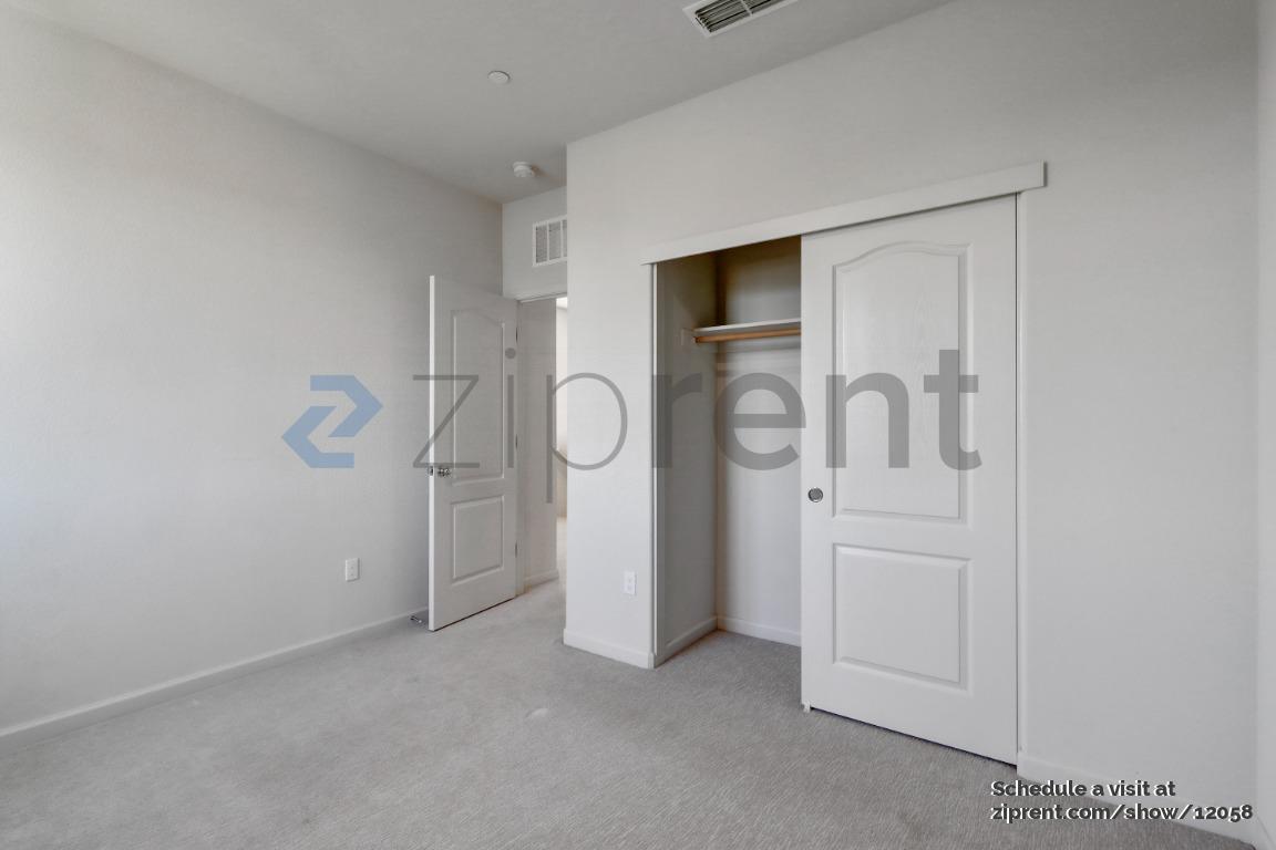 Building Photo - Unit