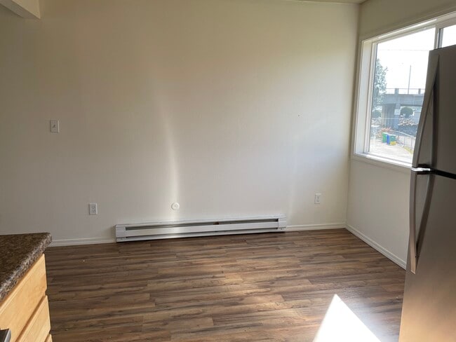 Building Photo - 1613 NE 81st Ave