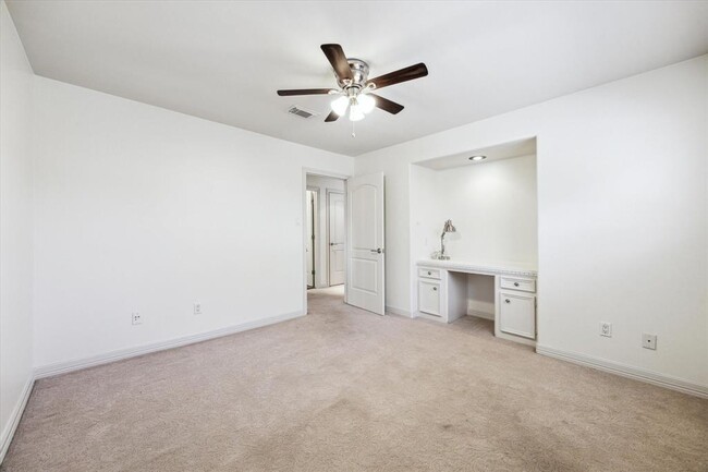 Building Photo - 8017 W Oakwood Ct