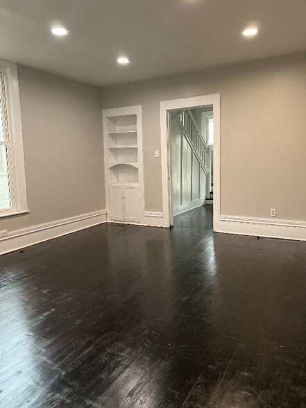 Building Photo - 1018 W Sears St