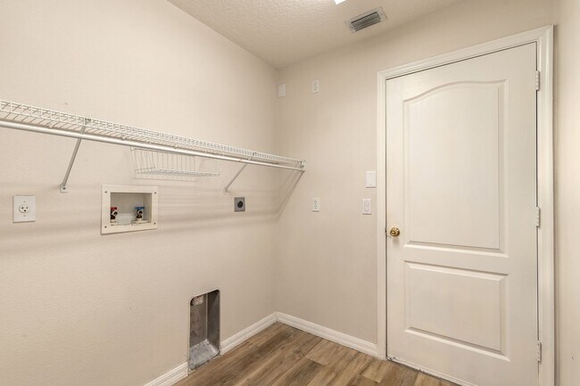 Building Photo - ENTER THE GATES TO TRANQUIL LIVING ! CALL OR TEXT LINDA PATTI 386.837.2882