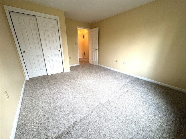 Building Photo - 49 Brickett Hill Cir