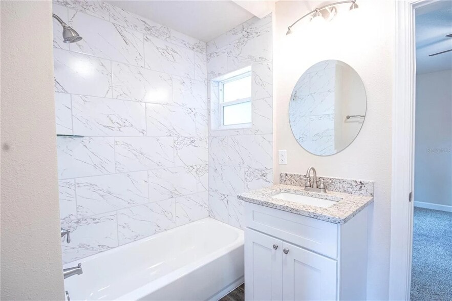 Building Photo - 2 Bed/2 Bath