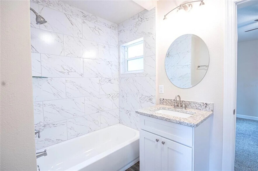 Building Photo - 2 Bed/2 Bath