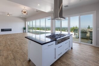 Building Photo - 4 Br 5 Ba with STUNNING VIEWS and Jacuzzi