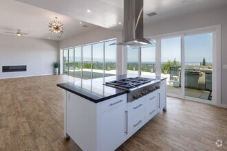 Building Photo - 4 Br 5 Ba with STUNNING VIEWS and Jacuzzi