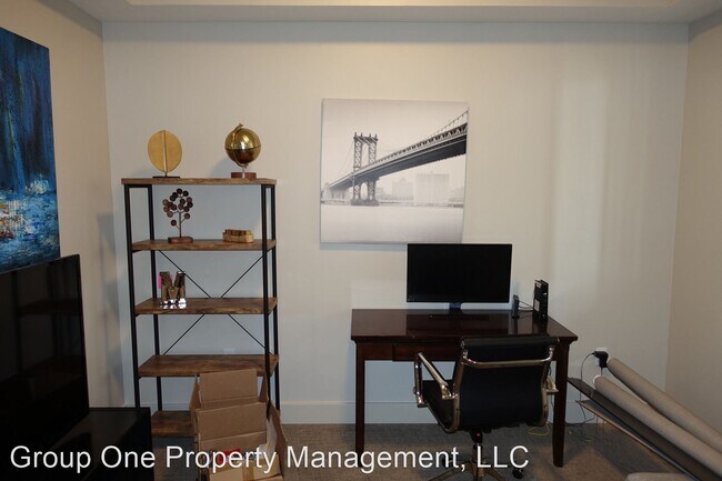 Building Photo - 3 br, 2.5 bath House - 611 S. 8th St. #402