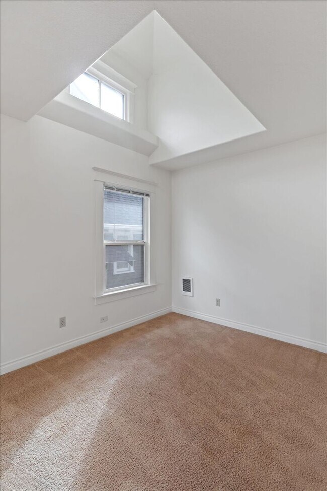 Building Photo - 1 Bedroom w/office space In Corbett/Lair H...