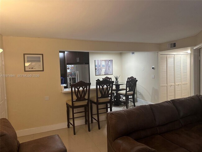 Building Photo - 9491 Palm Cir S