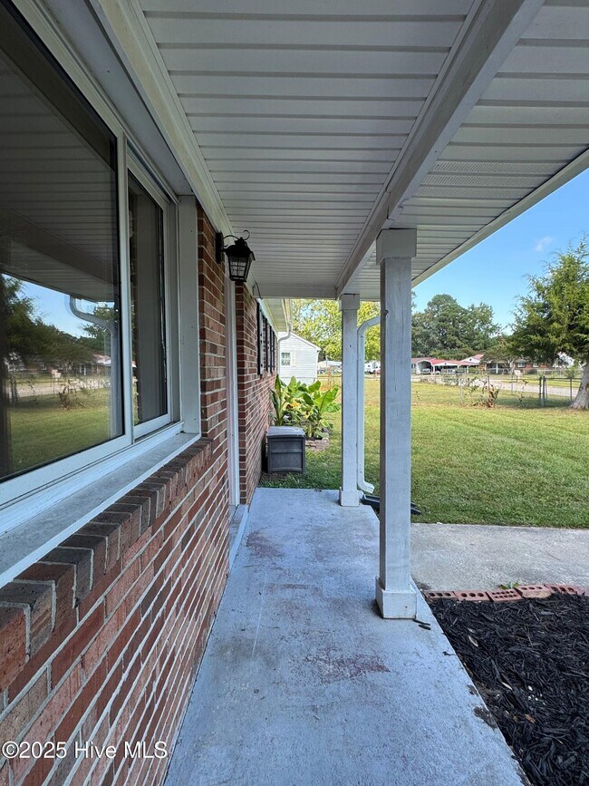 Building Photo - 502 Dale Ct