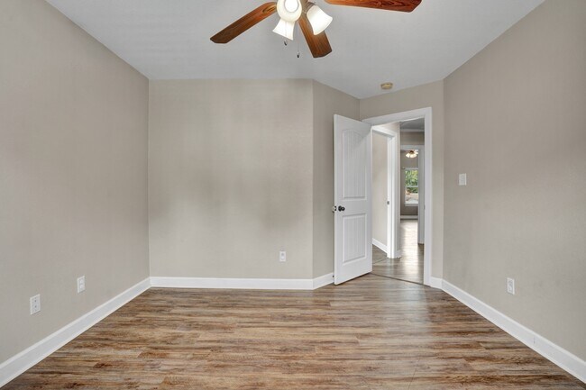 Building Photo - 211 Thalia Rd