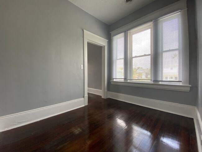 Building Photo - 1334 Chapman Ave SW