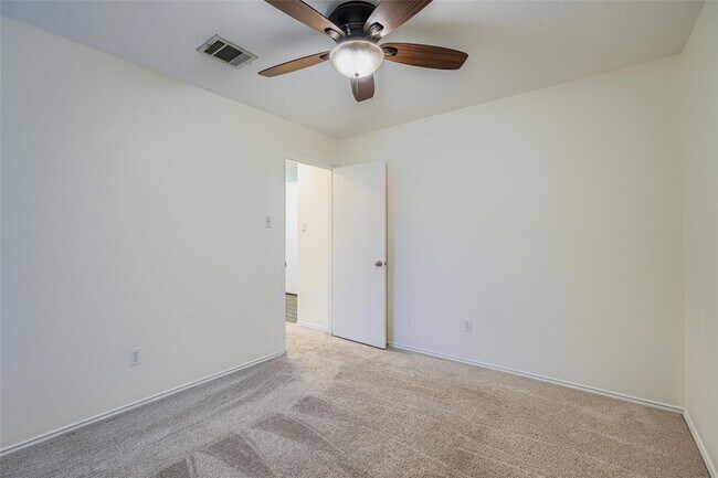 Building Photo - 9802 Briar Ridge Dr