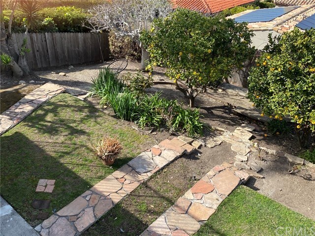 Building Photo - 557 Vía Almar