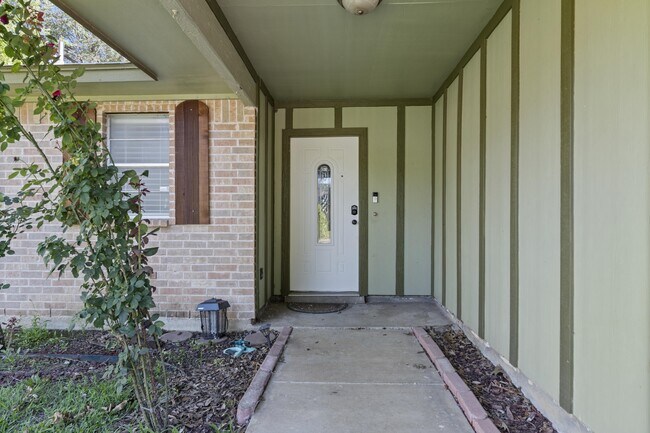 Building Photo - 404 Cavendish Dr