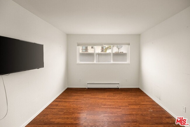 Building Photo - 834 6th St