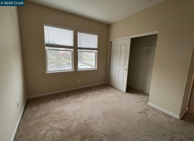 Building Photo - 911 Madrone Ave