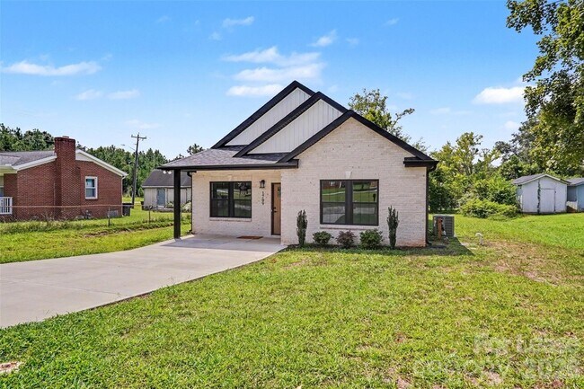 Building Photo - 1709 College Plaza Blvd