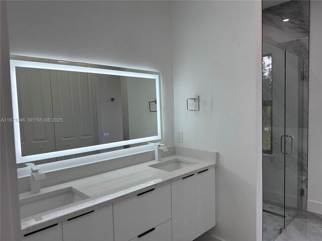 Building Photo - 1403 Unice Ave N