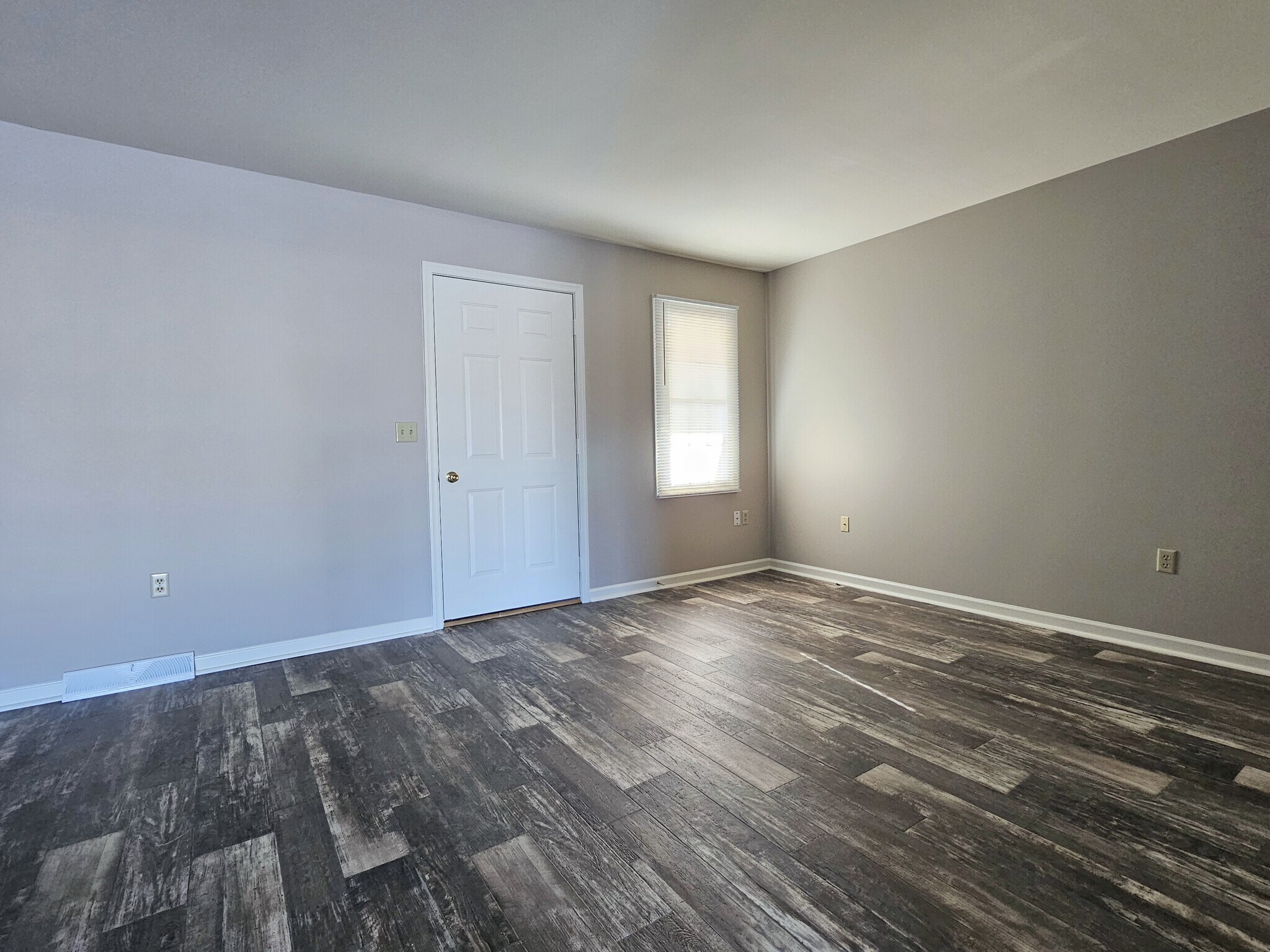 Building Photo - 27 Penny Ln