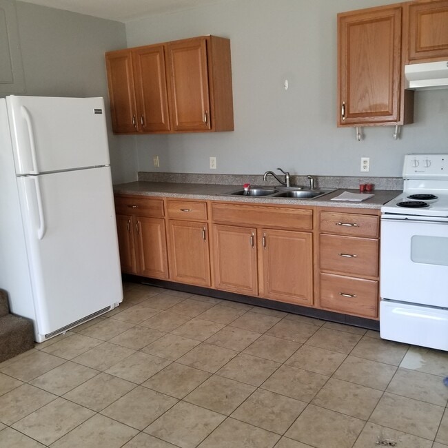 kitchen - 1308 W Front St