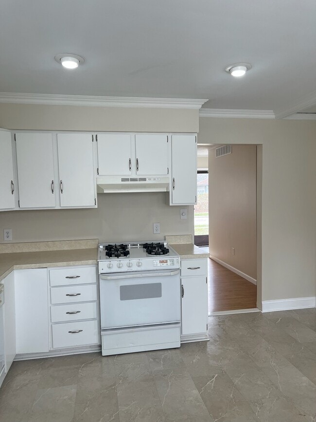 Building Photo - 16621 Wilson Ave