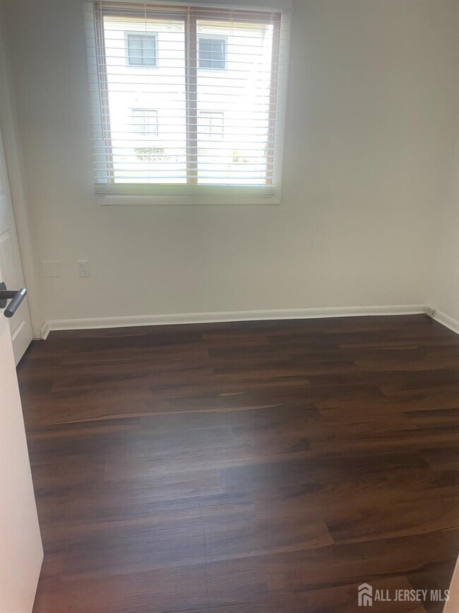 Building Photo - 1019 Ravens Crest Dr