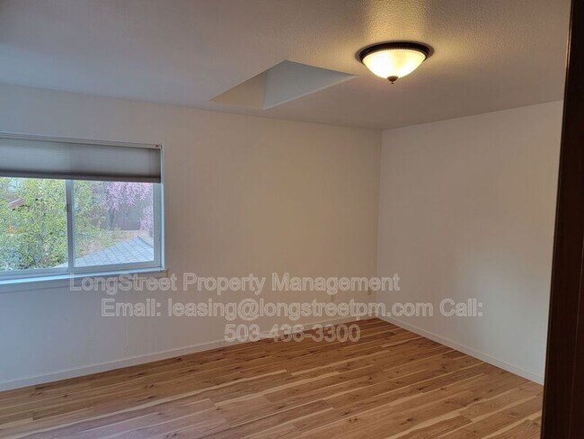 Building Photo - 3121 NE Flintlock Pl