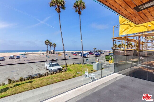 Building Photo - 2205 Ocean Front Walk