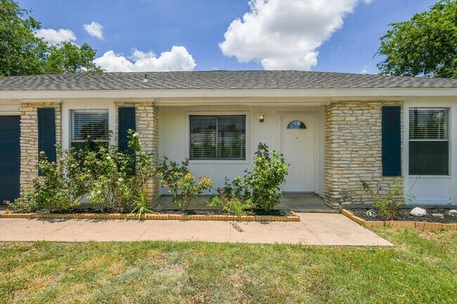 Building Photo - 301 Fawnfield Dr