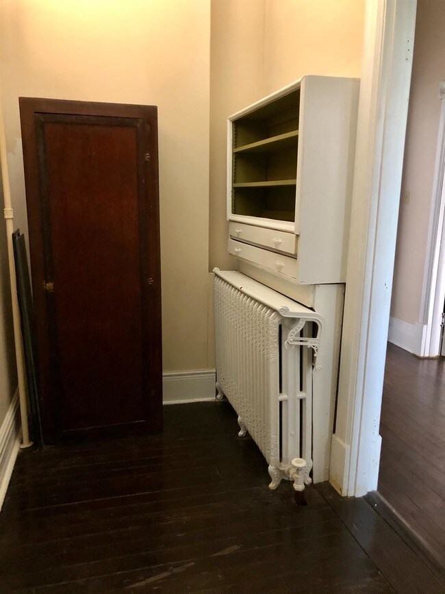 Building Photo - 521 N Broadway