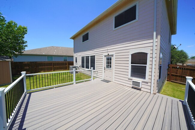 Building Photo - Lovely Cul-De-Sac Home in Schertz/Cibolo N...