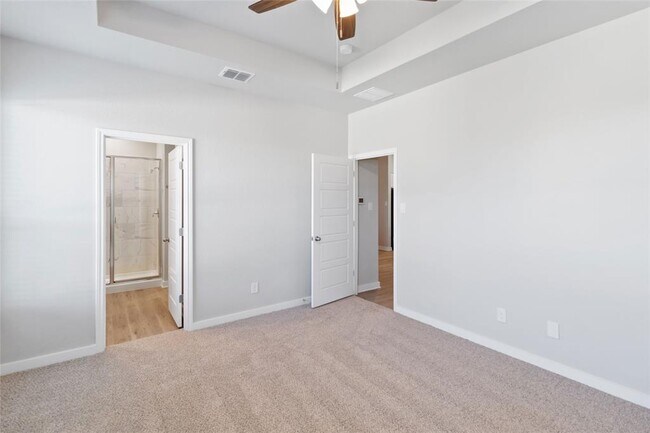 Building Photo - 618 Staglin St