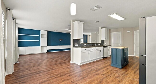 Building Photo - 7224 Crestone Rd