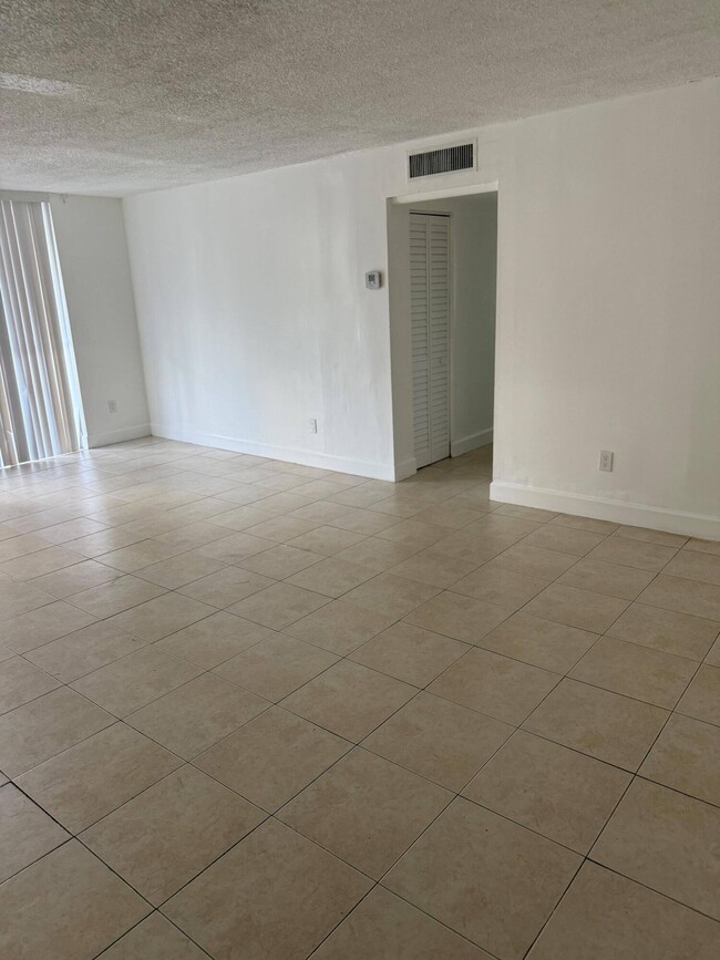 Building Photo - 482 NW 165th St