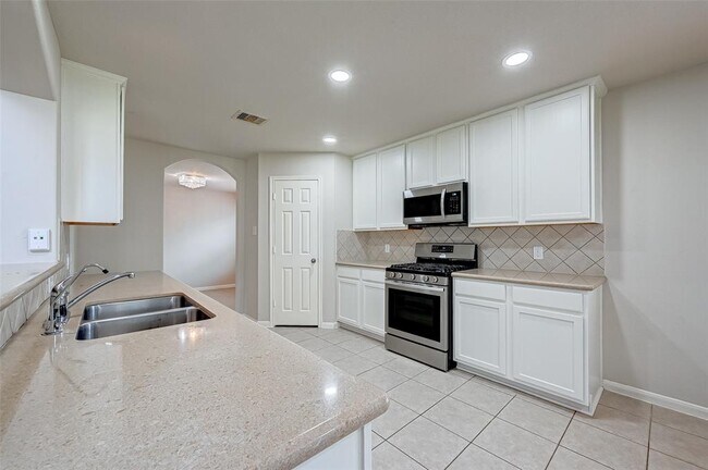 Building Photo - 2310 Diamond Springs Dr