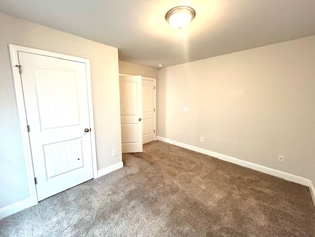 Building Photo - Beautiful 4 Bedroom 2 Bath Home! COMING SOON!
