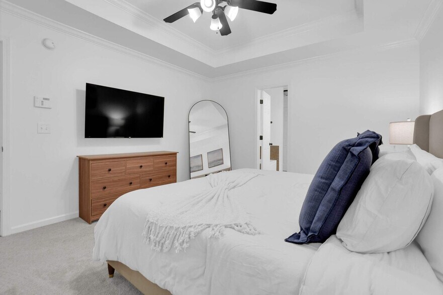 Building Photo - 8261 Dison Dr