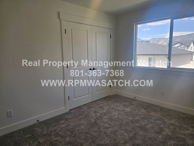 Building Photo - Beautiful Tooele Town House Available Now