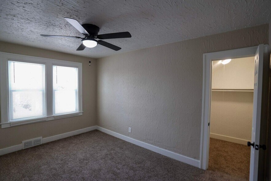 Building Photo - This beautifully updated 5-bedroom, 1-bath single-family home is ready for move-in!