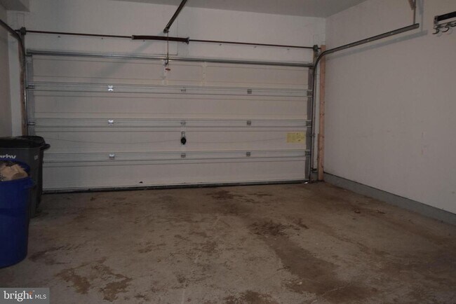 Building Photo - 8819 Blue Royale Ln