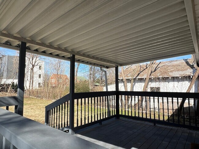 Building Photo - 511 N Church St