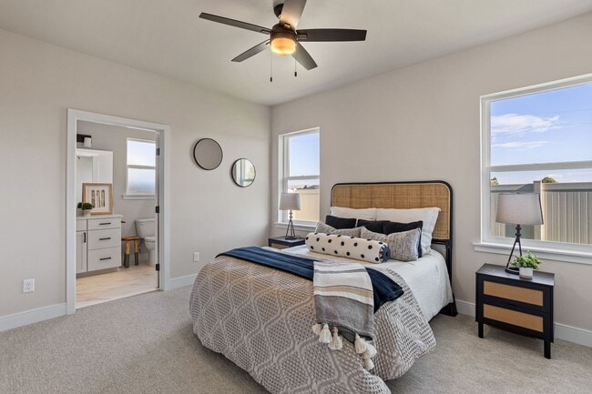 Building Photo - West Valley Luxury Townhome